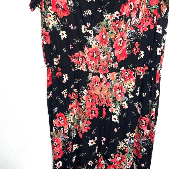 Maurices NWT Black & Red Floral Print Sweetheart Crop Jumpsuit Medium Women’s - Picture 5 of 14